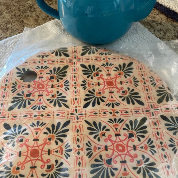 NWT Decorative Natural Birch Wood Round Cutting Board W 11.5" / D 11.5" / H 0.5" - Picture 3 of 9